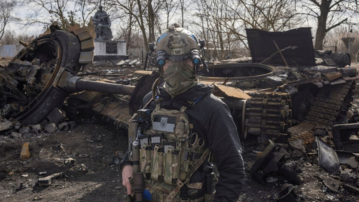 Rusko kvůli ztrátám stáhlo některé jednotky z Kyjevské oblasti, tvrdí Ukrajinci